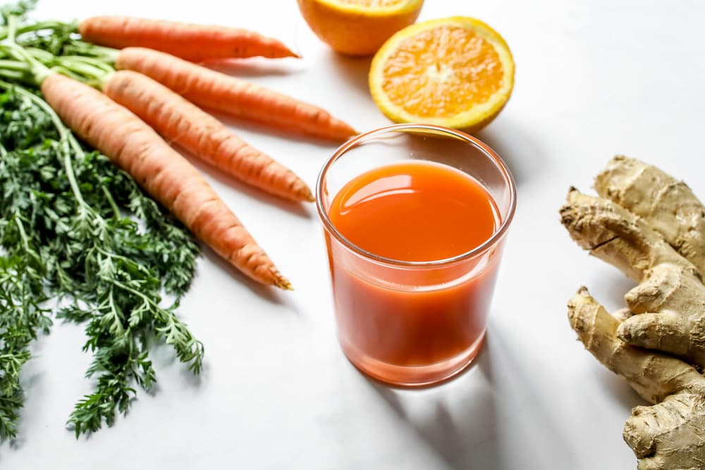 Carrot juice with ginger and oranges